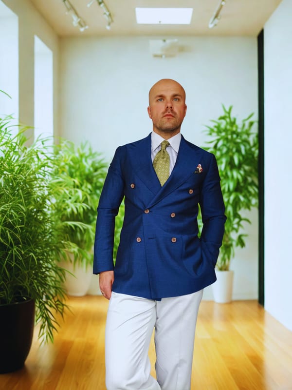 The Psychology of Blue & White: What Your Suit Really Says About You